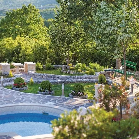 House Ma & Ma With Pool, Parking, High Speed Internet, Bbq... * Srijane