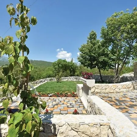House Ma & Ma With Pool, Parking, High Speed Internet, Bbq... * Srijane