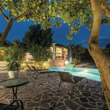 House Ma & Ma With Pool, Parking, High Speed Internet, Bbq... Σπίτι διακοπών Srijane
