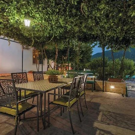 House Ma & Ma With Pool, Parking, High Speed Internet, Bbq... Srijane
