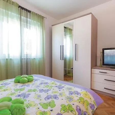 House Ma & Ma With Pool, Parking, High Speed Internet, Bbq... * Srijane